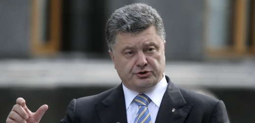 Ukrajinský prezident Petro Porošenko podepsal dekret o rozpuštění parlamentu.