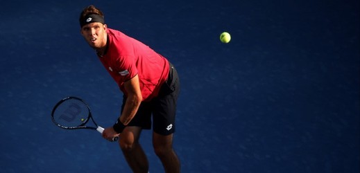Tenista Jiří Veselý nestačil v prvním kole US Open na třetího nasazeného Stanislase Wawrinku ze Švýcarska a se šampionem lednového Australian Open prohrál 2:6 a dvakrát 6:7. 