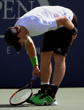 Andy Murray bojoval s křečemi.