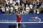 Velký showman a oblíbenec tribun Novak Djokovič po vítězném zápase nezapomněl poděkovat fanouškům. (ČTK/AP/Jason DeCrow)