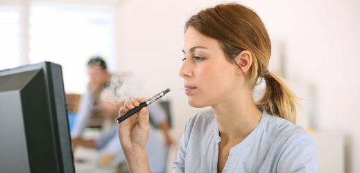 WHO chce zákaz kouření e-cigaret v uzavřených prostorách (ilustrační foto).