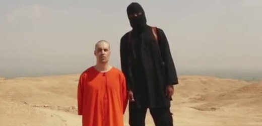 Jednoho z amerických rukojmích, novináře Jamese Foleyho, islamisté zabili před kamerou.