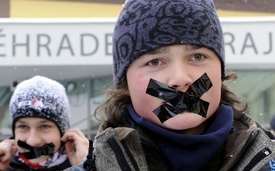 Studenti v Hořicích protestují proti zrušení čtyřletého oboru na místním gymnáziu.