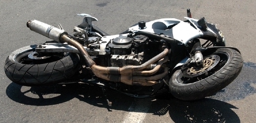 Motocyklista nepřežil nehodu v pražském tunelu Mrázovka (ilustrační foto).