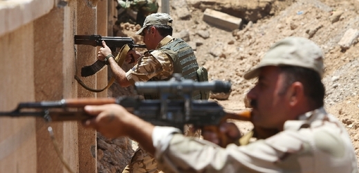 Kurdové během vojenské akce.