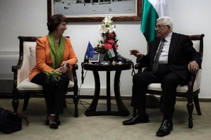 Šéfka unijní diplomacie Ashtonová a palestinský prezident Abbás.