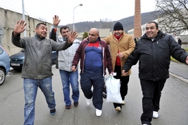Skupina amnestovaných vězňů z věznice v Kuřimi, 3. leden 2013.