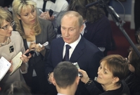 Ruský prezident Vladimir Putin s novináři. 