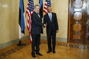 Obama (vpravo) a jeho estonský kolega Ilves.