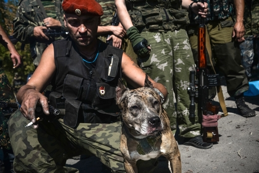 Separatisté a jejich psík jménem Devka.