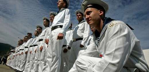 Ruští námořníci už na Mistralu ve Francii cvičí.