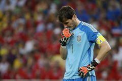 Brankář Iker Casillas už není tradiční jistotou španělské reprezentace.