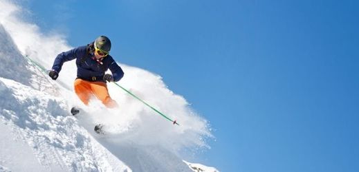 Celosezónní půjčení lyží začíná už od září.