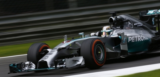 Lewis Hamilton bude v italské Monze startovat z prvního místa. Udrží ho?