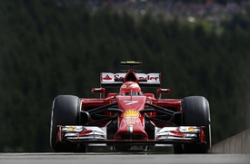 Kimi Räikkönen na Ferrari v kvalifikaci zklamal.
