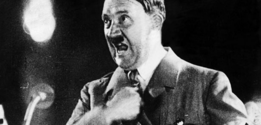Adolf Hitler při jednom ze svých projevů.