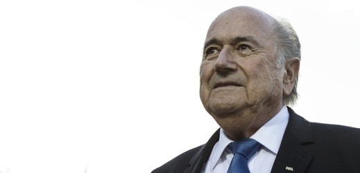 Předseda FIFA Sepp Blatter chce ve fotbale zavést něco podobného jako tenisové "jestřábí oko".