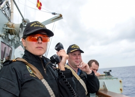 Poručice Patricia Corbeilová na lodi Jejího Veličenstva Toronto.