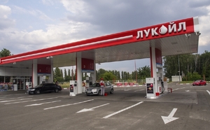 Lukoil se zbavuje svých benzinek na Ukrajině.
