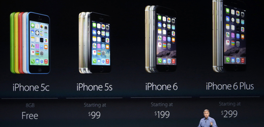 Nové modely iPhonu mají větší displeje.