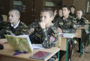 Ukrajinský vojenský dorost ve škole Bojarovo u Kyjeva.