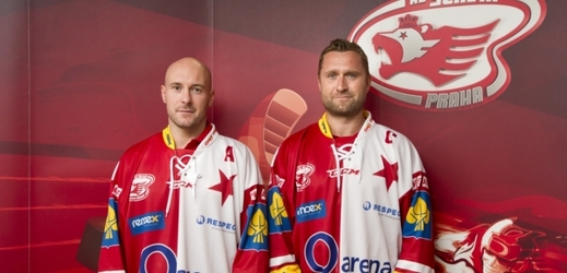 Hvězdné útočné duo hokejové Slavie - Roman Bednář (vpravo) a Tomáš Vlasák.