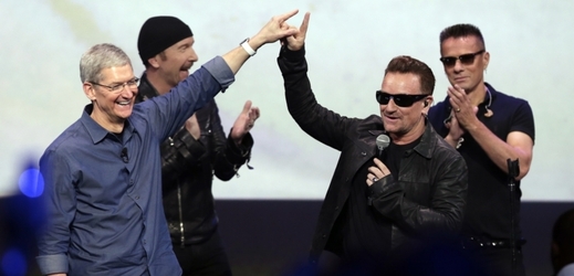Tim Cook a Bono z U2 oznámili vydání nové desky zároveň s prezentací nových Apple produktů.