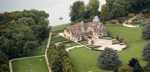 Schumacherovo sídlo  na břehu Ženevského jezera.