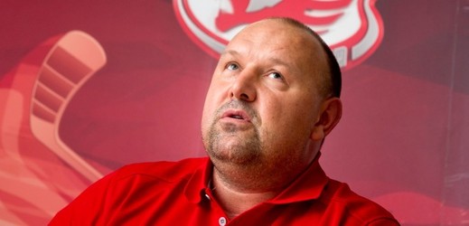 Nový trenér Slavie Ladislav Lubina je v nelehké pozici - musí nahradit modlu Vladimíra Růžičku.