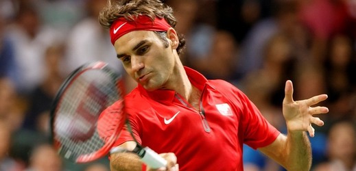 Roger Federer (na obr.) splnil roli favorita a v semifinále Davis Cupu porazil Simona Bolelliho.