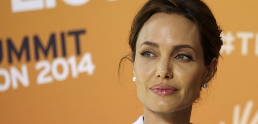 Angelina Jolie měla prý anorektické období už jako dítě. Poruchy příjmu potravy se v souvislosti s jejím jménem řeší stále.
