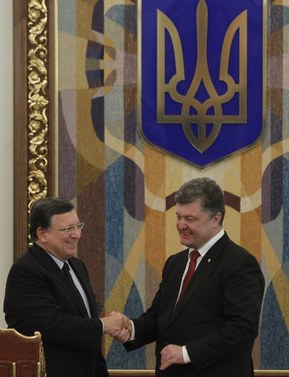 Prezident Porošenko a šéf EK Barroso v Kyjevě 13. září 2014.
