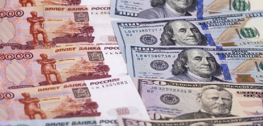 Kurz ruské měny se během čtvrtka propadl na necelých 39 rublů za americký dolar (ilustrační foto).