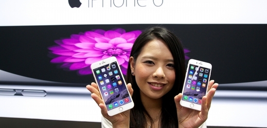 Apple zahájil prodej nového iPhonu.