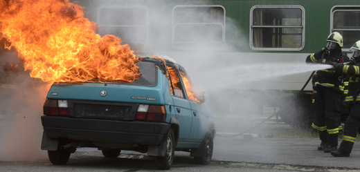 ÚOOZ vyšetřuje hořící policejní vůz z konce srpna (ilustrační foto).