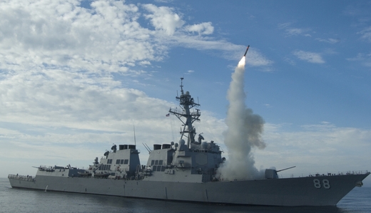 Střela Tomahawk odpálená z amerického křižníku USS Preble (ilustrační foto).
