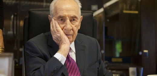 Smutný Peres. Je na dlažbě...