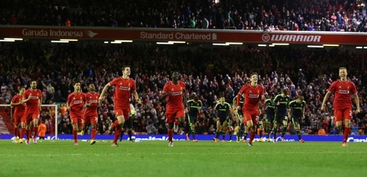 Až třicátá penalta v rozstřelu rozhodla o postupu fotbalistů Liverpoolu do čtvrtého kola anglického Ligového poháru. 