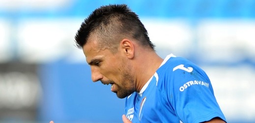 Fotbalový útočník Milan Baroš stvrdil svůj návrat do Ostravy.