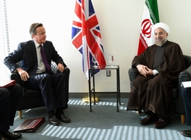 Britský premiér David Cameron s íránským prezidentem Hasanem Rúháním.