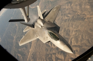 Válečnou premiéru mají při útocích na Sýrii americké F-22. 