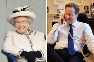 Královna Alžběta II. a premiér Cameron.