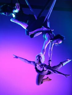 Akrobatické vystoupení souboru Cirk La Putyka.