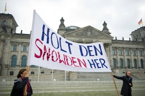 Demonstrace za Snowdenovu výpověď v Berlíně.