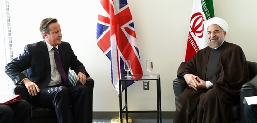 Britský premiér David Cameron na scůzce s íránským vůdcem Hasanem Rúháním v New Yorku.