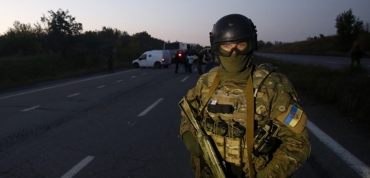V Doněcku na východě Ukrajiny se i v neděli střílelo, bez ohledu na již tři týdny trvající příměří.