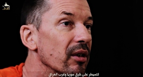 Zajatý britský fotoreportér John Cantlie na nahrávce.