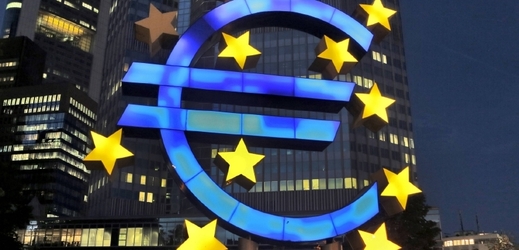 ECB chce odvrátit hrozbu deflace.