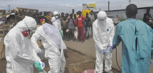 Lékaři bez hranic bojují proti ebole v západní Africe.
