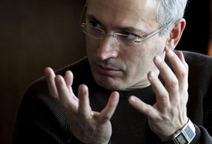 Chodorkovskij se snaží za každou cenu upoutat.